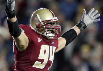CHESTNUT HILL, MA - NOVEMBER 29:  Mark Herzlich #94 of the Boston College Eagles tries to get the crowd going in the third quarter against the Maryland Terrapins on November 29, 2008 at Alumni Stadium in Chestnut Hill, Massachusetts. Boston College defeated Maryland 28-21.  (Photo by Elsa/Getty Images)