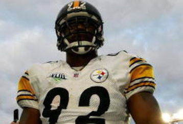TAMPA, FL - FEBRUARY 01:  James Harrison #92 of the Pittsburgh Steelers walks on the field against the Arizona Cardinals during Super Bowl XLIII on February 1, 2009 at Raymond James Stadium in Tampa, Florida. The Steelers won 27-23.  (Photo by Al Bello/Getty Images)
