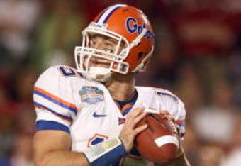 MIAMI - JANUARY 08:  Tim Tebow #15 of the Florida Gators looks to pass the ball during the FedEx BCS National Championship Game against the Oklahoma Sooners at Dolphin Stadium on January 8, 2009 in Miami, Florida.  (Photo by Donald Miralle/Getty Images)