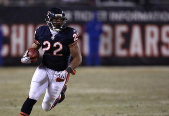 CHICAGO - DECEMBER 22: Matt Forte #22 of the Chicago Bears runs for yardage against the Green Bay Packers on December 22, 2008 at Soldier Field in Chicago, Illinois. The Bears defeated the Packers 20-17 in overtime. (Photo by Jonathan Daniel/Getty Images)