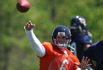 LAKE FOREST, IL - MAY 20: Jay Cutler #6 of the Chicago Bears participates during an organized team activity (OTA) practice on May 20, 2009 at Halas Hall in Lake Forest, Illinois. (Photo by Jonathan Daniel/Getty Images)
