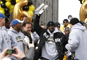 PITTSBURGH - FEBRUARY 03:  Santonio Holmes #10 of the Pittsburgh Steelers during holds up his MVP trophy during a parade to celebrate winning Super Bowl XLIII on February 3, 2009 in Pittsburgh, Pennsylvania.  (Photo by Gregory Shamus/Getty Images)