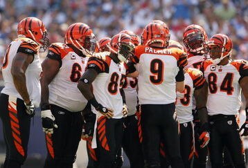 EAST RUTHERFORD, NJ - SEPTEMBER 21:  Carson Palmer #9  of the Cincinnati Bengals talks in the huddle as teammates Chad 'Ocho Cinco' Johnson #85 and T.J. Houshmandzadeh #84 listen during the first half of the game against the New York Giants on September 21, 2008 at Giants Stadium in East Rutherford, New Jersey  (Photo by Elsa/Getty Images)