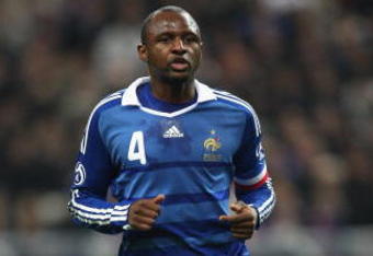 PARIS - NOVEMBER 19:  Patrick Vieira of France running during the International Friendly between France and Uruguay at the Stade de France on November 19, 2008 in Paris, France.  (Photo by Mark Thompson/Getty Images)