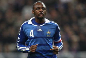 PARIS - NOVEMBER 19:  Patrick Vieira of France running during the International Friendly between France and Uruguay at the Stade de France on November 19, 2008 in Paris, France.  (Photo by Mark Thompson/Getty Images)