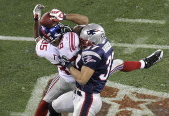 GLENDALE, AZ - FEBRUARY 03:  David Tyree #85 of the New York Giants catches a 32-yard pass from Eli Manning #10 as Rodney Harrison #37 of the New England Patriots attempts to knock it out in the fourth quarter of Super Bowl XLII on February 3, 2008 at the University of Phoenix Stadium in Glendale, Arizona. The Giants defeated the Patriots 17-14.  (Photo by Doug Pensinger/Getty Images)