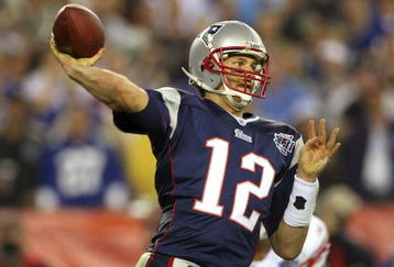 GLENDALE, AZ - FEBRUARY 03:  Quarterback Tom Brady #12 of the New England Patriots drops back to pass against the New York Giants the second half of Super Bowl XLII on February 3, 2008 at the University of Phoenix Stadium in Glendale, Arizona. The Giants defeated the Patriots 17-14.  (Photo by Donald Miralle/Getty Images)