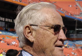 MIAMI, FL - JANUARY 4:  Don Shula watches warmups as the Miami Dolphins host the Baltimore Ravens in an NFL Wildcard Playoff Game at Dolphins Stadium on January 4, 2009 in Miami, Florida.  (Photo by Al Messerschmidt/Getty Images) 