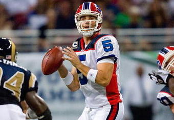 ST. LOUIS, MO - SEPTEMBER 28:  Trent Edwards #5 of the Buffalo Bills looks to pass the ball during the game against the St. Louis Rams at Edward Jones Dome on September 28, 2008 in St. Louis, Missouri. (Photo by Dilip Vishwanat/Getty Images)