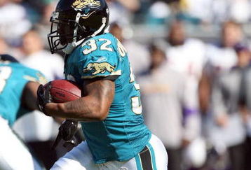 JACKSONVILLE, FL - NOVEMBER 23:  Maurice Jones-Drew #32 of the Jacksonville Jaguars runs for yardage during the game against the Minnesota Vikings at Jacksonville Municipal Stadium on November 23, 2008 in Jacksonville, Florida.  (Photo by Sam Greenwood/Getty Images)