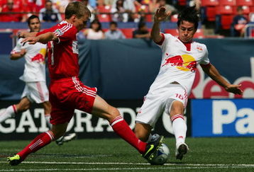 EAST RUTHERFORD, NJ - MAY 24:  Chris Rolfe #17 of the Chicago Fire battle for the ball against Alfredo Pacheco #16 of the New York Red Bulls at Giants Stadium in the Meadowlands on May 24, 2009 in East Rutherford, New Jersey.  Chicago Fire defeats the New York Red Bulls 1-0  (Photo by Chris Trotman/Getty Images for New York Red Bull)