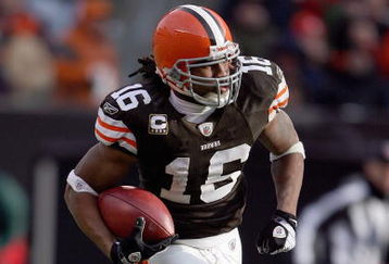 CLEVELAND - NOVEMBER 23:  Joshua Cribbs #16 of the Cleveland Browns carries the ball during the NFL game against the Houston Texans at Cleveland Browns Stadium on November 23, 2008 in Cleveland, Ohio.  (Photo by Andy Lyons/Getty Images)
