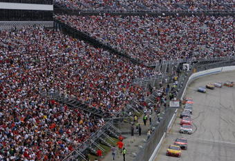 DOVER, DE - JUNE 04:   Kevin Harvick, driver of the #29 Shell/Pennzoil Chevrolet, leads a pack of cars during the NASCAR Nextel Cup Series Autism Speaks 400 on June 4, 2007 at Dover Downs International Speedway in Dover, Delaware.  (Photo by Chris McGrath/Getty Images)