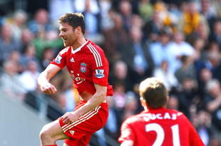 HULL, UNITED KINGDOM - APRIL 25:  Xabi Alonso of Liverpool jumps for joy as he celebrates the opening goal during the Barclays Premier League match between Hull City and Liverpool at the KC Stadium on April 25, 2009 in Hull, England.  (Photo by Laurence Griffiths/Getty Images)