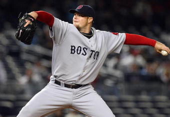NEW YORK - MAY 04:  Jon Lester #31 of the Boston Red Sox deals a pitch against the New York Yankees on May 4, 2009 at Yankee Stadium in the Bronx borough of New York City. The Red Sox defeated the Yankees 6-4.  (Photo by Jim McIsaac/Getty Images)