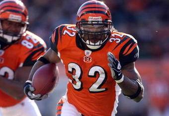 CINCINNATI - DECEMBER 28: Cedric Benson #32 of the Cincinnati Bengals runs with the ball during the NFL game against the Kansas City Chiefs on December 28, 2008 at Paul Brown Stadium in Cincinnati, Ohio. (Photo by Andy Lyons/Getty Images)