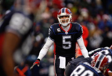 ORCHARD PARK, NY - DECEMBER 28:  Trent Edwards #5 of the Buffalo Bills calls out a play during the game against the New England Patriots on December 28, 2008 at Ralph Wilson Stadium in Orchard Park, New York. (Photo by Rick Stewart/Getty Images)