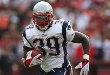 SAN FRANCISCO - OCTOBER 05:  Laurence Maroney #39 of the New England Patriots runs against the San Francisco 49ers during an NFL game on October 5, 2008 at Candlestick Park in San Francisco, California.  (Photo by Jed Jacobsohn/Getty Images)