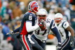 ORCHARD PARK, NY - DECEMBER 28: Jarvis Green #97 of the New England Patriots bears down on Trent Edwards #5 of the Buffalo Bills at Ralph Wilson Stadium December 28, 2008 in Orchard Park, New York. The Patriots won 13-0.   (Photo by Rick Stewart/Getty Images)