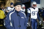 ORCHARD PARK, NY - DECEMBER 28:  Head coach Bill Belichick of the New England Patriots walks toward the field before the game against the Buffalo Bills on December 28, 2008 at Ralph Wilson Stadium in Orchard Park, New York. (Photo by Rick Stewart/Getty Images)