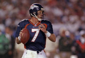 25 Jan 1998:  Quarterback John Elway of the Denver Broncos in action during the Broncos 31-24 win over the Green Bay Packers in Super Bowl XXXII at Qualcomm Stadium in San Diego, California. Mandatory Credit: Rick Stewart  /Allsport