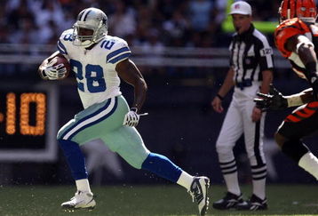 IRVING, TX - OCTOBER 05:  Running back Felix Jones #28 of the Dallas Cowboys runs for a touchdown against the Cincinnati Bengals at Texas Stadium on October 5, 2008 in Irving, Texas.  (Photo by Ronald Martinez/Getty Images)