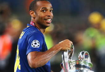 ROME - MAY 27:  Thierry Henry of Barcelona holds the trophy as he celebrates winning the UEFA Champions League Final match between Manchester United and Barcelona at the Stadio Olimpico on May 27, 2009 in Rome, Italy.  (Photo by Laurence Griffiths/Getty Images)