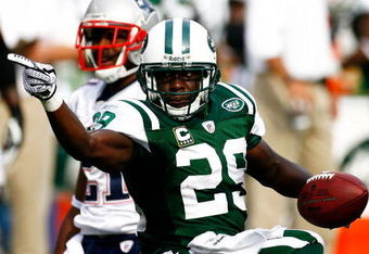 EAST RUTHERFORD, NJ - SEPTEMBER 14:  Running back Leon Washington #29 of the New York Jets celebrates a first down in the second quarter of the game against the New England Patriots on September 14, 2008 at Giants Stadium in East Rutherford, New Jersey. New England won 19-10.  (Photo by Jarrett Baker/Getty Images)
