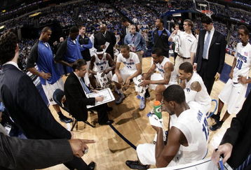 MEMPHIS, TN - MARCH 14:  Head coach John Calipari of the Memphis Tigers meets with his team at a time out during the Championship of the Conference USA Basketball Tournament at FedExForum on March 14, 2009 in Memphis, Tennessee. (Photo by Joe Murphy/Getty Images)