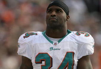 DENVER - NOVEMBER 02:  Running back Ricky Williams #34 of the Miami Dolphins awaits action against the Denver Broncos during NFL action at Invesco Field at Mile High on November 2, 2008 in Denver, Colorado. The Dolphins defeated the Broncos 26-17.  (Photo by Doug Pensinger/Getty Images)