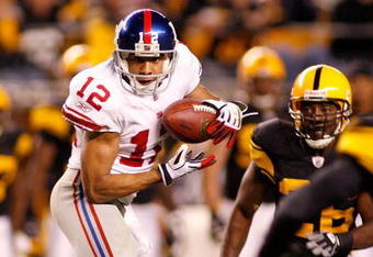 PITTSBURGH - OCTOBER 26: Steve Smith #12 of the New York Giants makes a catch between Deshea Townsend #26 and Tyrone Carter #23 of the Pittsburgh Steelers on October 26, 2008 at Heinz Field in Pittsburgh, Pennsylvania. The Giants won 21-14. (Photo by Rick Stewart/Getty Images)
