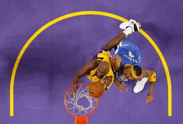 LOS ANGELES, CA - MAY 27:  Lamar Odom #7 of the Los Angeles Lakers lays the ball up over Kenyon Martin #4 of the Denver Nuggets in Game Five of the Western Conference Finals during the 2009 NBA Playoffs at Staples Center on May 27, 2009 in Los Angeles, California. NOTE TO USER: User expressly acknowledges and agrees that, by downloading and or using this photograph, User is consenting to the terms and conditions of the Getty Images License Agreement. (Photo by Kevork Djansezian/Getty Images)