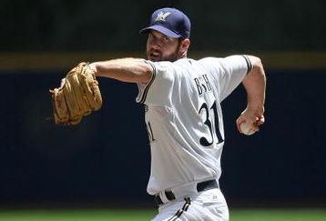 MILWAUKEE - MAY 14: Starting pitcher Dave Bush #31 of the Milwaukee Brewers delivers the ball against the Florida Marlins on May 14, 2009 at Miller Park in Milwaukee, Wisconsin. The Brewers defeated the Marlins 5-3. (Photo by Jonathan Daniel/Getty Images)