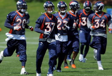 ENGLEWOOD, CO - MAY 03:  Safety Brian Dawkins #20 and the defensive backs participate in practice during Denver Broncos Minicamp at the Broncos training facility on May 3, 2009 in Englewood, Colorado.  (Photo by Doug Pensinger/Getty Images)