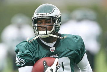 PHILADELPHIA - MAY 1: Running back LeSean McCoy #29 of the Philadelphia Eagles runs the ball during minicamp practice at the NovaCare Complex on May 1, 2009 in Philadelphia, Pennsylvania. (Photo by Hunter Martin/Getty Images)