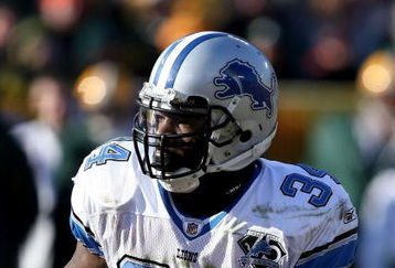 GREEN BAY, WI - DECEMBER 28: Kevin Smith #34 of the Detroit Lions runs for yardage against the Green Bay Packers on December 28, 2008 at Lambeau Field in Green Bay, Wisconsin. The Packers defeated the Lions 31-21. (Photo by Jonathan Daniel/Getty Images)