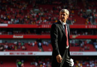 LONDON, ENGLAND - MAY 24:  Arsenal Manager Arsene Wenger looks on after the Barclays Premier League match between Arsenal and Stoke City at Emirates Stadium on May 24, 2009 in London, England.  (Photo by Ryan Pierse/Getty Images)