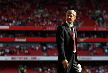 LONDON, ENGLAND - MAY 24:  Arsenal Manager Arsene Wenger looks on after the Barclays Premier League match between Arsenal and Stoke City at Emirates Stadium on May 24, 2009 in London, England.  (Photo by Ryan Pierse/Getty Images)