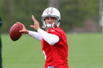 FLORHAM PARK, NJ - MAY 02:  Quarterback Mark Sanchez #6 of the New York Jets throws a pass during minicamp on May 2, 2009 at the Atlantic Health Jets Training Center in Florham Park, New Jersey.  (Photo by Jim McIsaac/Getty Images)