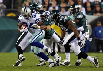 PHILADELPHIA - DECEMBER 28:  Marion Barber #24 of the Dallas Cowboys runs the ball against the Philadelphia Eagles on December 28, 2008 at Lincoln Financial Field in Philadelphia, Pennsylvania.  (Photo by Jim McIsaac/Getty Images)