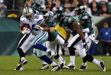 PHILADELPHIA - DECEMBER 28:  Marion Barber #24 of the Dallas Cowboys runs the ball against the Philadelphia Eagles on December 28, 2008 at Lincoln Financial Field in Philadelphia, Pennsylvania.  (Photo by Jim McIsaac/Getty Images)