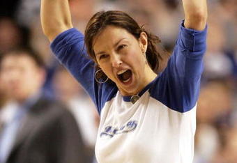 LEXINGTON, KY - JANUARY 9:  Actress Ashley Judd cheers on the Kentucky Wildcats during a game against the Kansas Jayhawks on January 9, 2005 at Rupp Arena in Lexington, Kentucky. Kansas defeated Kentucky 65-59.  (Photo by Andy Lyons/Getty Images)