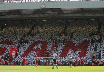 LIVERPOOL, ENGLAND - MAY 24:  The Kop pay tribute to Sami Hyypia of Liverpool during his last game for Liverpool in the Barclays  Premier League match between Liverpool and Tottenham Hotspur at Anfield on May 24, 2009 in Liverpool, England.  (Photo by Alex Livesey/Getty Images)