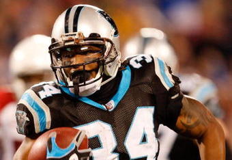 CHARLOTTE, NC - JANUARY 10:  Running back DeAngelo Williams #34 of the Carolina Panthers runs the ball against the Arizona Cardinals during the first quarter of the NFC Divisional Playoff Game on January 10, 2009 at Bank of America Stadium in Charlotte, North Carolina.  (Photo by Streeter Lecka/Getty Images)