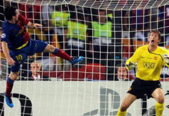 ROME - MAY 27:  Lionel Messi of Barcelona scores the second goal for Barcelona during the UEFA Champions League Final match between Barcelona and Manchester United at the Stadio Olimpico on May 27, 2009 in Rome, Italy.  (Photo by Shaun Botterill/Getty Images)