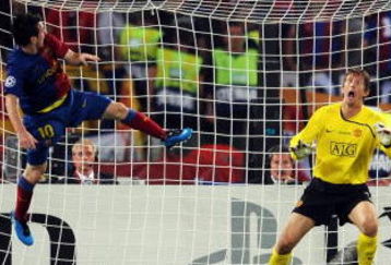 ROME - MAY 27:  Lionel Messi of Barcelona scores the second goal for Barcelona during the UEFA Champions League Final match between Barcelona and Manchester United at the Stadio Olimpico on May 27, 2009 in Rome, Italy.  (Photo by Shaun Botterill/Getty Images)