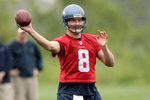 RENTON, WA - MAY 2:  Matt Hasselbeck #8 of the Seattle Seahawks throws the ball during minicamp at the Seahawks training facility on May 2, 2009 in Renton, Washington. (Photo by Otto Greule Jr/Getty Images) 