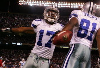 EAST RUTHERFORD, NJ - NOVEMBER 11:  Terrell Owens #81 of the Dallas Cowboys celebrates with Sam Hurd #17 and Julius Jones #21 after scoring his second touchdown in the fourth quarter against the New York Giants at Giants Stadium November 11, 2007 in East Rutherford, New Jersey. The Giants won 31-20.  (Photo by Al Bello/Getty Images)