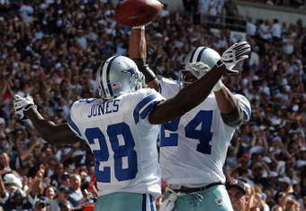 IRVING, TX - OCTOBER 05:  Running back Felix Jones #28 of the Dallas Cowboys celebrates a touchdown with Marion Barber #24 against the Cincinnati Bengals at Texas Stadium on October 5, 2008 in Irving, Texas.  (Photo by Ronald Martinez/Getty Images)