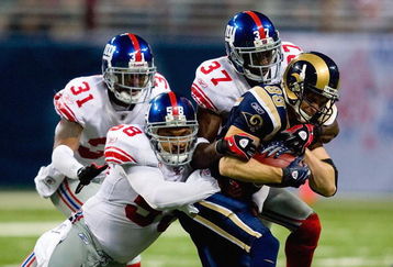 ST. LOUIS, MO - SEPTEMBER 14: Dane Looker #89 of the St. Louis Rams is tackled by Antonio Pierce #58, James Butler #37 and Aaron Boss #31 all of the New York Giants at the Edward Jones Dome on September 14, 2008 in St. Louis, Missouri. The Giants beat the Rams 41-13. (Photo by Dilip Vishwanat/Getty Images)